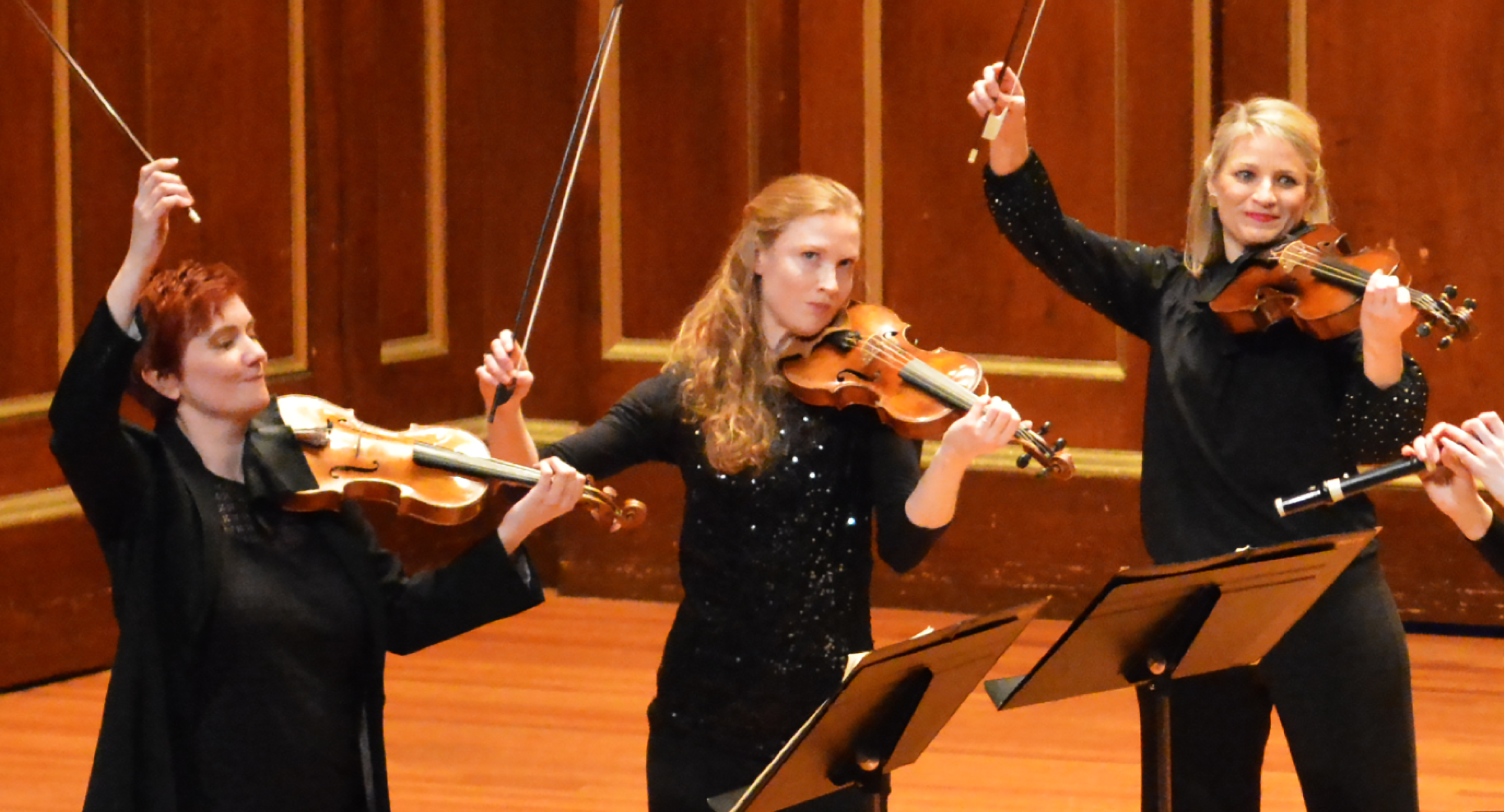 04B Bach Christmas_FY22 Web Image 800×432 three woman playing the violin